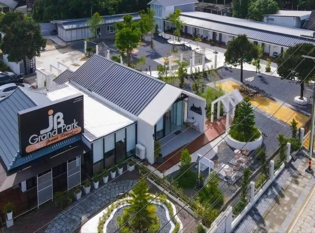 Jb Grand Resort Nakhon Si Thammarat Luaran gambar